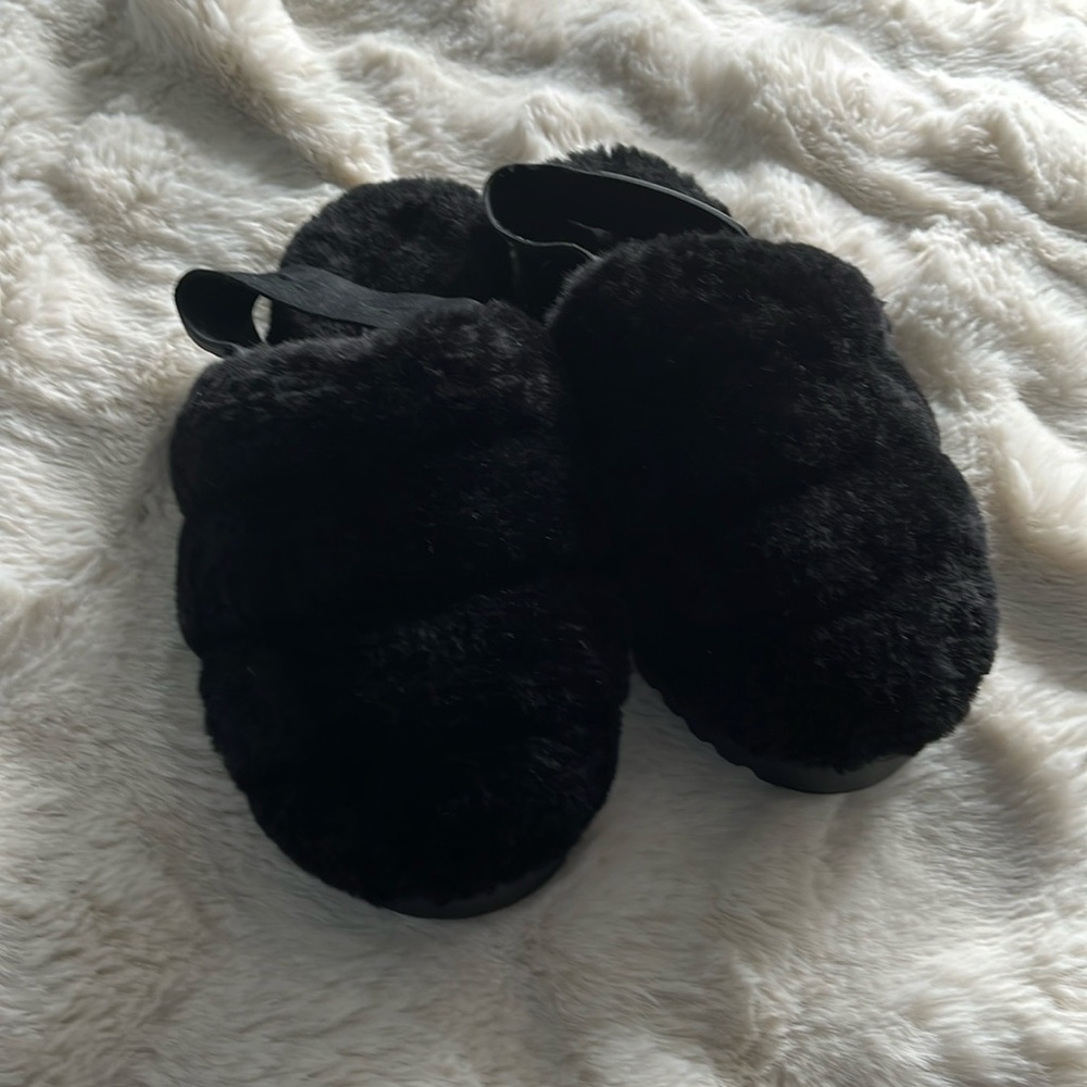 Never worn UGGS slippers black